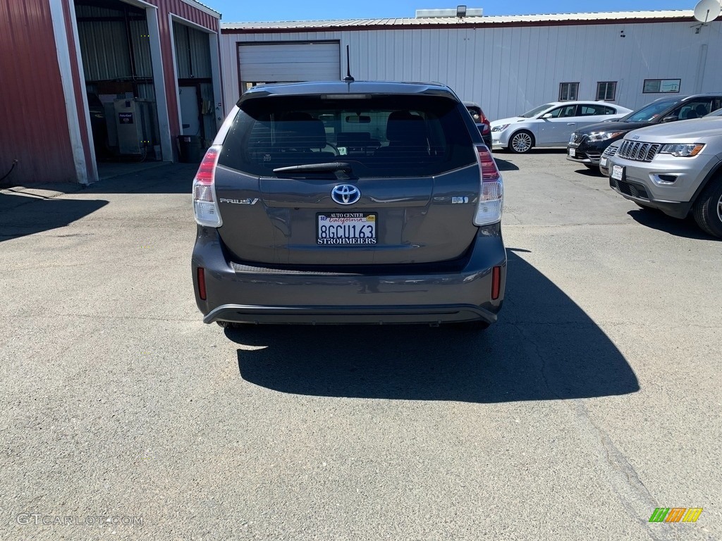 2016 Prius v Two - Magnetic Gray Metallic / Black photo #5