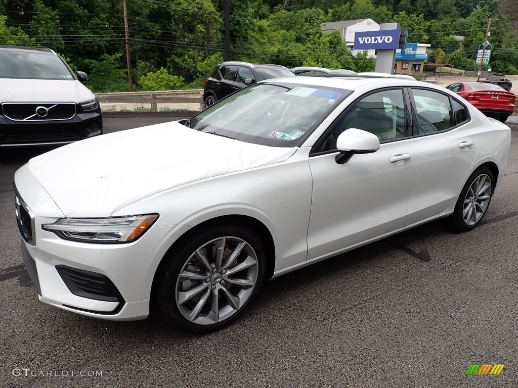 Crystal White Pearl Metallic 2020 Volvo S60 T6 AWD Momentum Exterior Photo #138376204