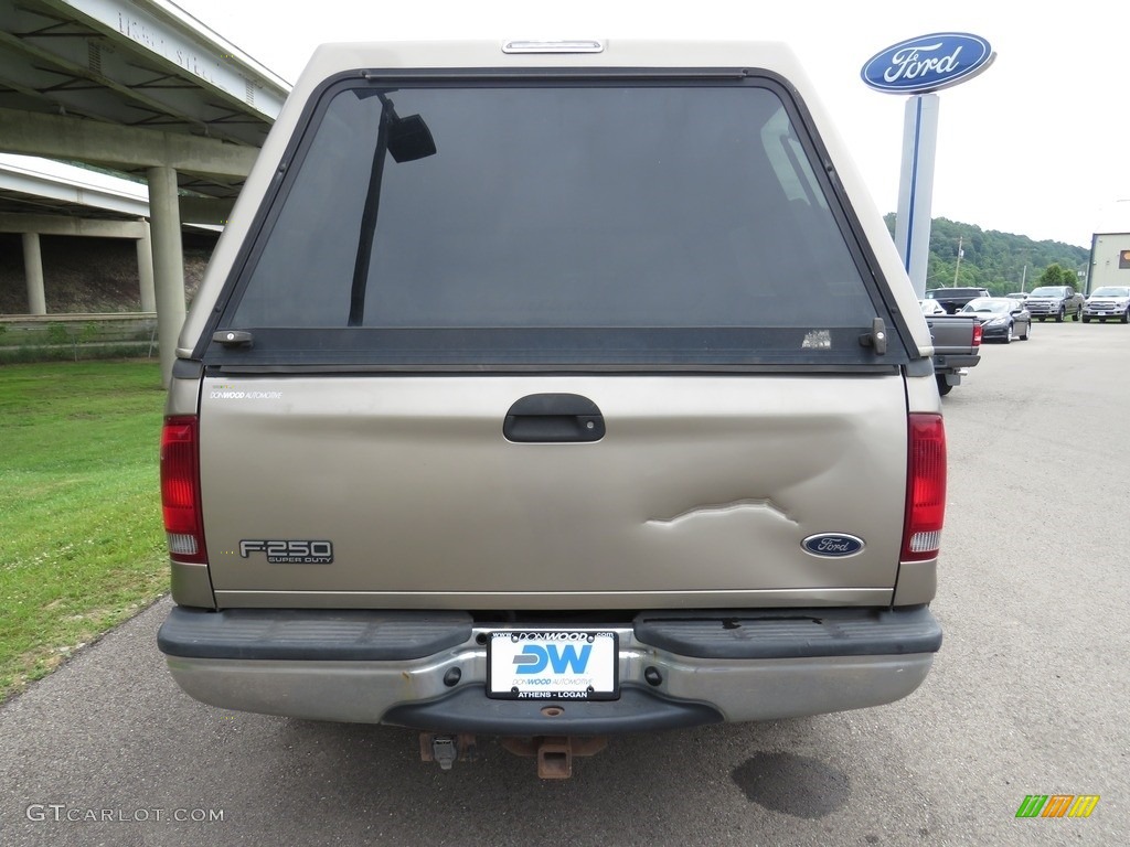 2003 F250 Super Duty XL Crew Cab 4x4 - Arizona Beige Metallic / Medium Flint Grey photo #9