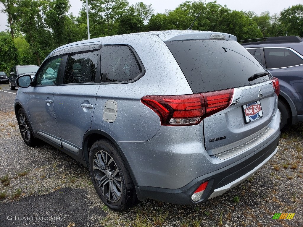 Cool Silver 2016 Mitsubishi Outlander SE Exterior Photo #138380287