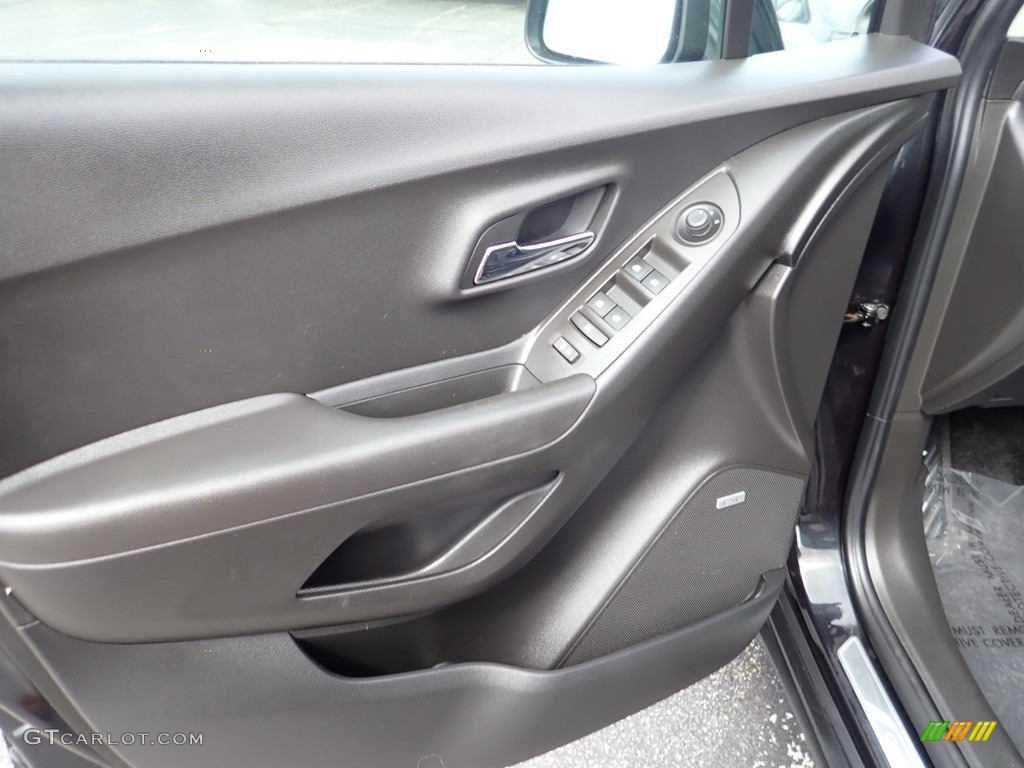 2016 Chevrolet Trax LTZ AWD Door Panel Photos