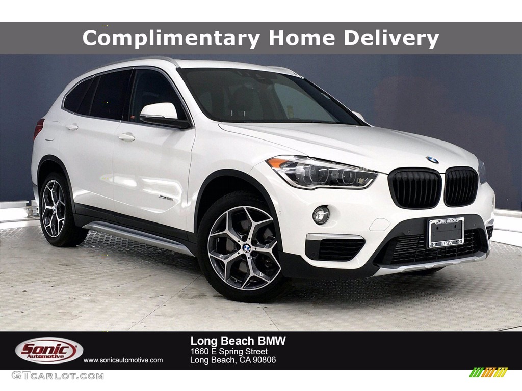 2017 X1 xDrive28i - Alpine White / Black photo #1