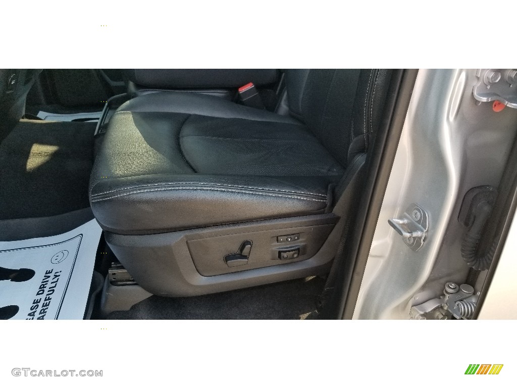 2018 1500 Laramie Crew Cab 4x4 - Bright Silver Metallic / Black photo #18