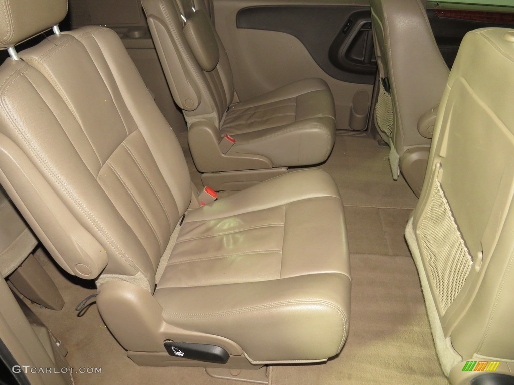 2015 Town & Country Touring - Brilliant Black Crystal Pearl / Dark Frost Beige/Medium Frost Beige photo #23