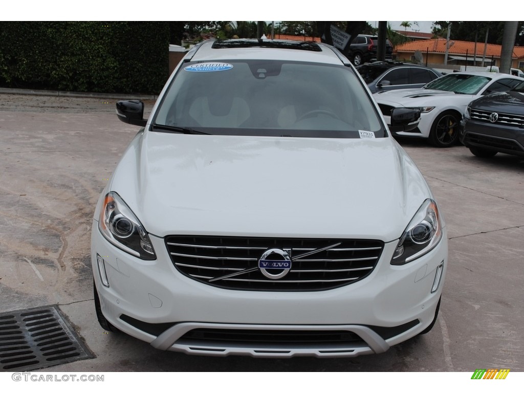2017 XC60 T5 Dynamic - Ice White / Blonde/Off Black photo #3