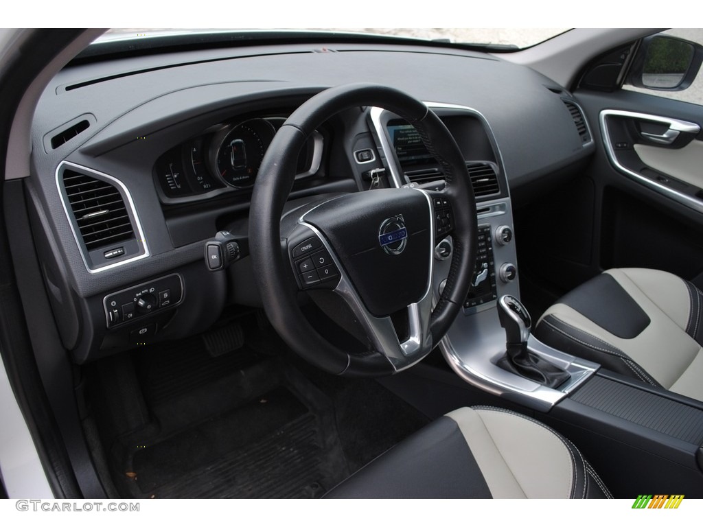 Blonde/Off Black Interior 2017 Volvo XC60 T5 Dynamic Photo #138392226