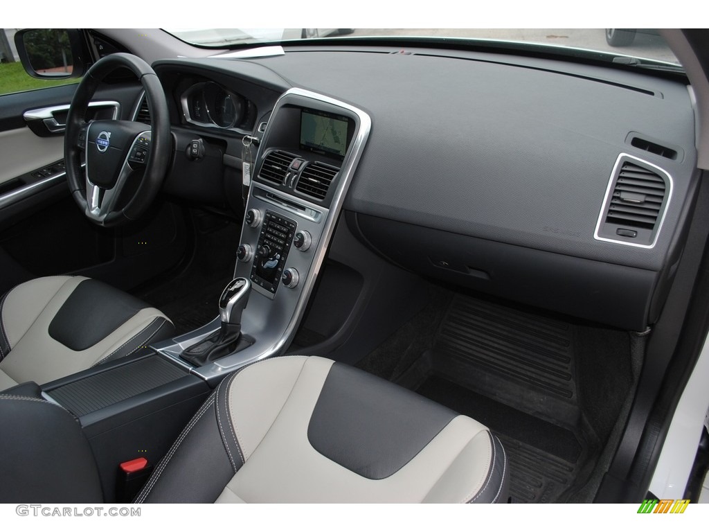 Blonde/Off Black Interior 2017 Volvo XC60 T5 Dynamic Photo #138392289
