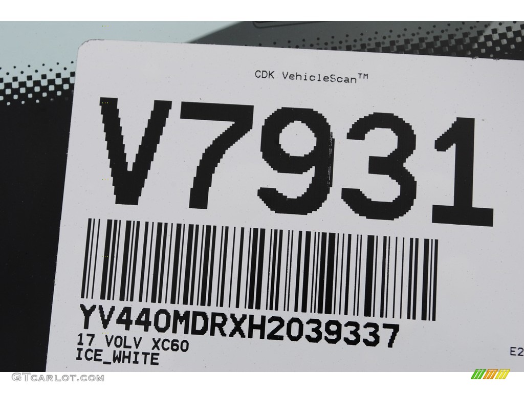 2017 XC60 T5 Dynamic - Ice White / Blonde/Off Black photo #20