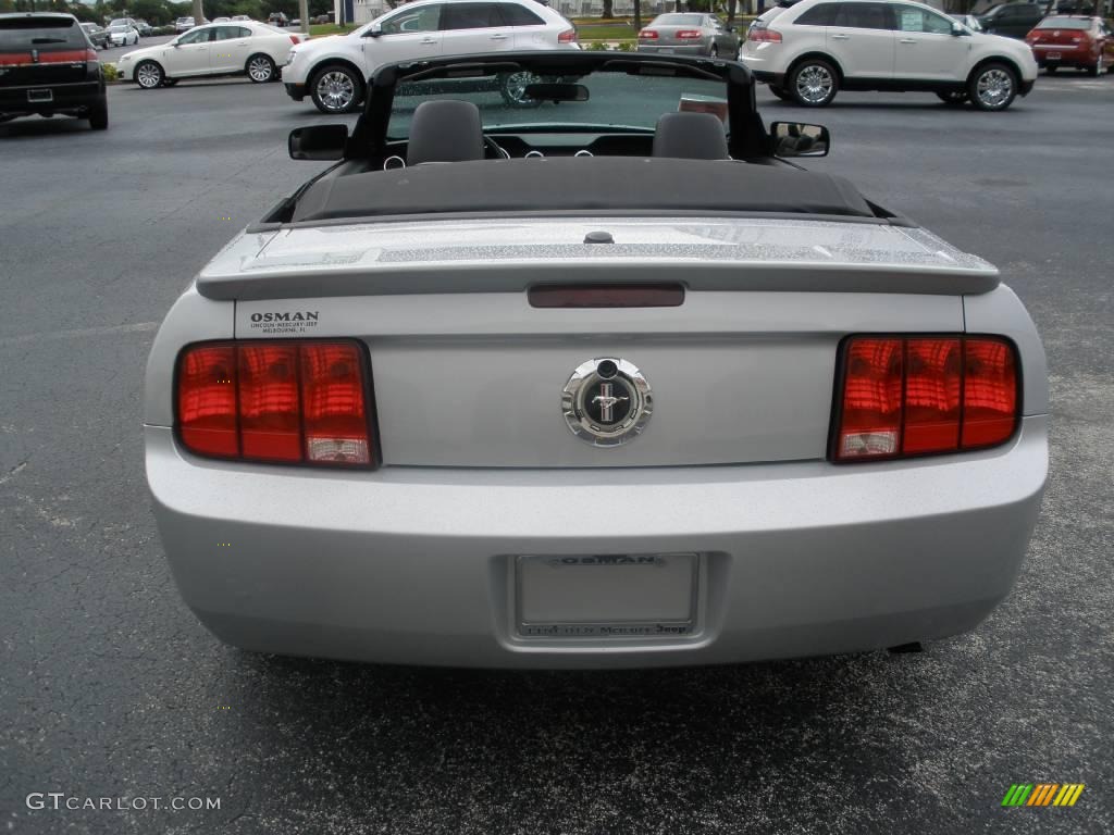 2007 Mustang V6 Premium Convertible - Satin Silver Metallic / Dark Charcoal photo #4