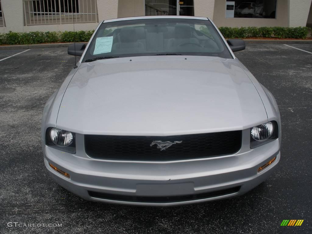 2007 Mustang V6 Premium Convertible - Satin Silver Metallic / Dark Charcoal photo #8
