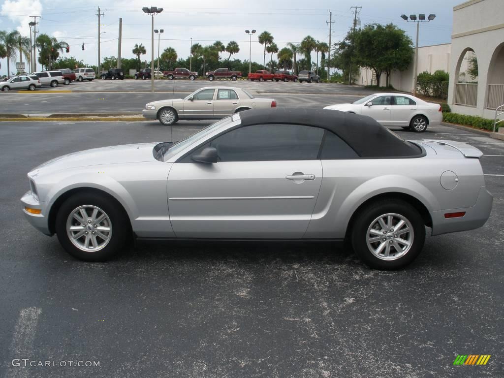 2007 Mustang V6 Premium Convertible - Satin Silver Metallic / Dark Charcoal photo #10