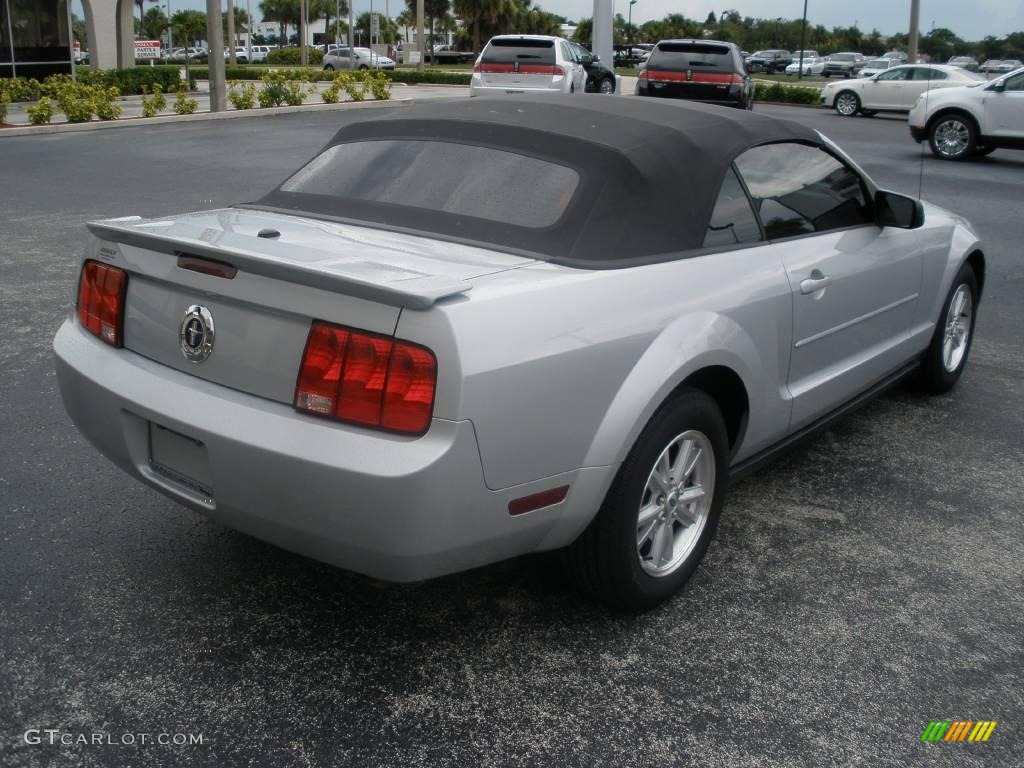 2007 Mustang V6 Premium Convertible - Satin Silver Metallic / Dark Charcoal photo #12