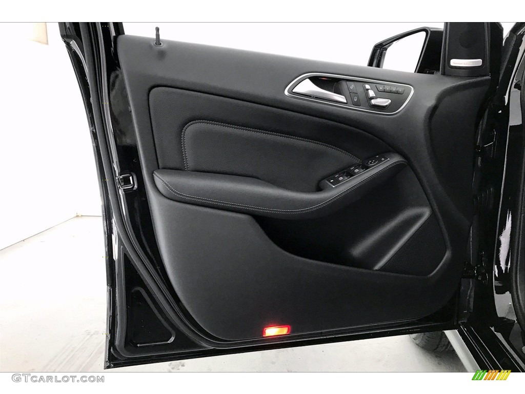 2017 Mercedes-Benz B 250e Door Panel Photos