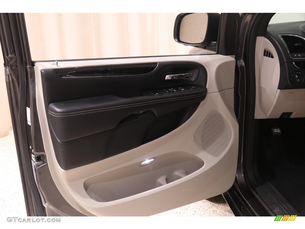 2019 Grand Caravan SXT - Granite Pearl / Black/Light Graystone photo #4