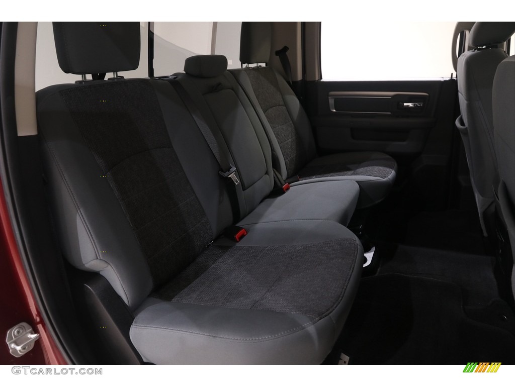2018 1500 Big Horn Crew Cab 4x4 - Delmonico Red Pearl / Black/Diesel Gray photo #21