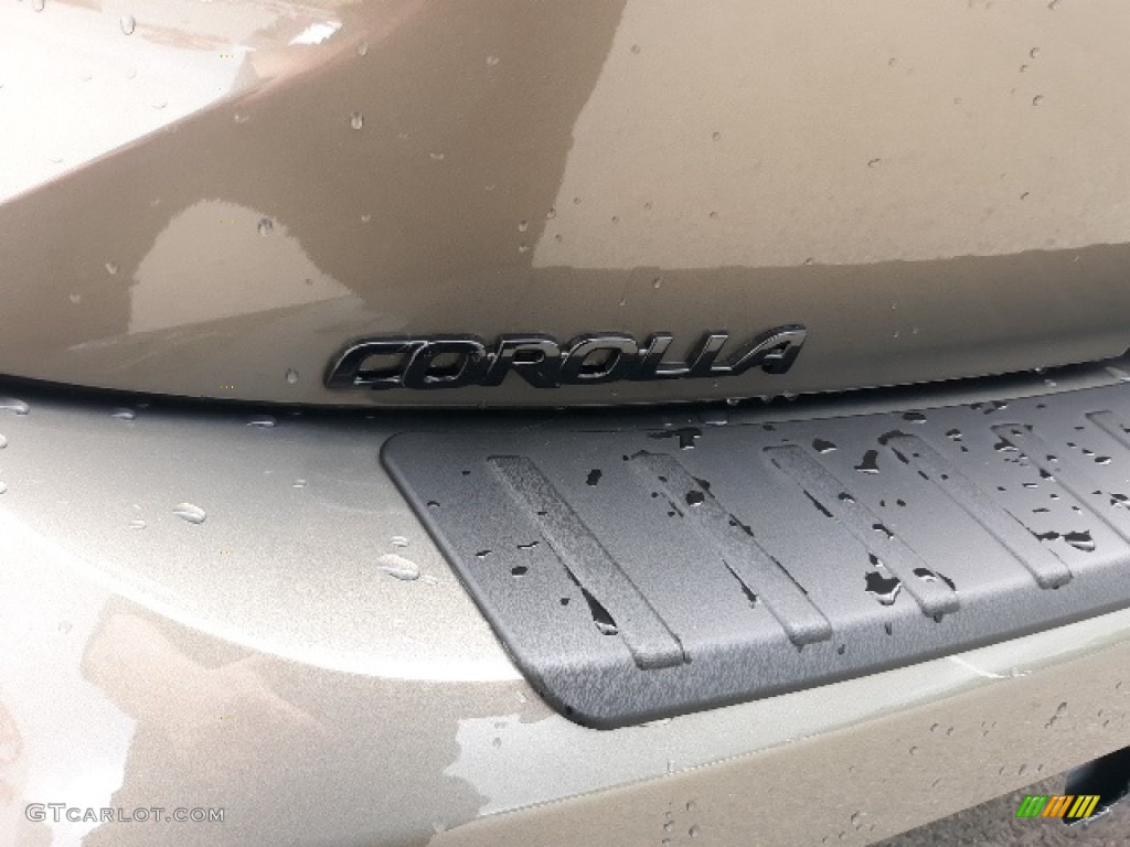 2020 Corolla Hatchback SE - Oxide Bronze / Black photo #33