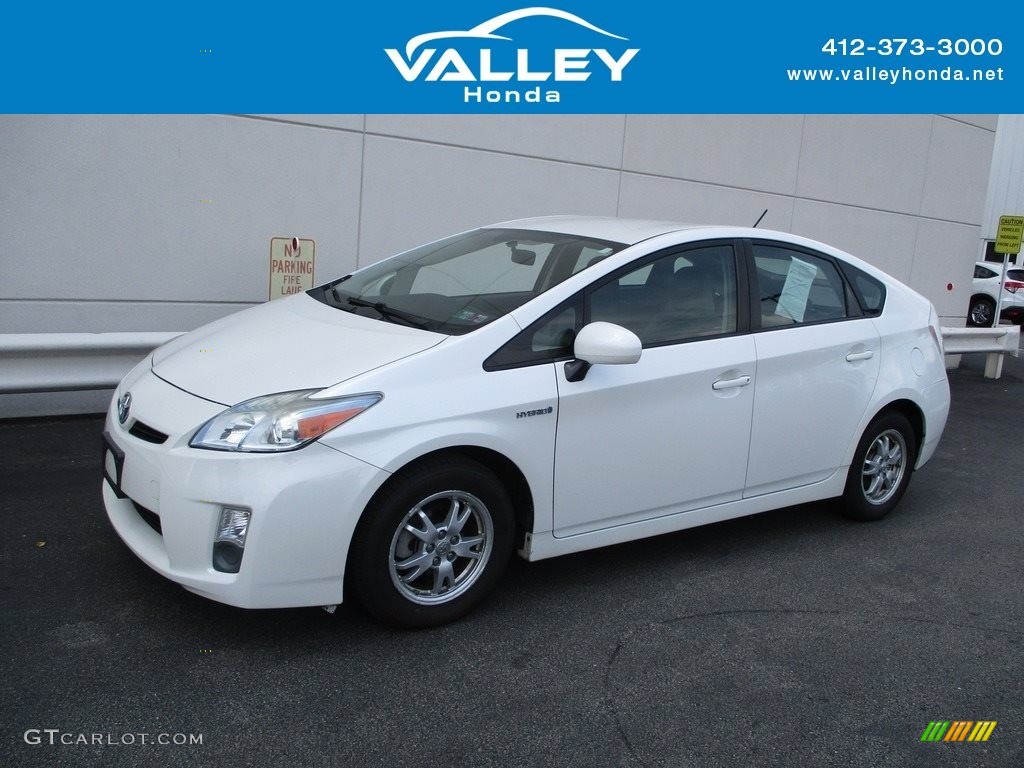 Blizzard White Pearl Toyota Prius