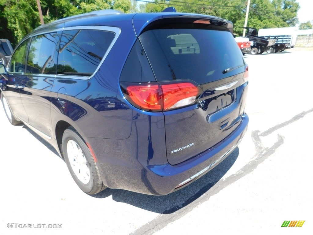 2020 Pacifica Touring L - Jazz Blue Pearl / Alloy/Black photo #10