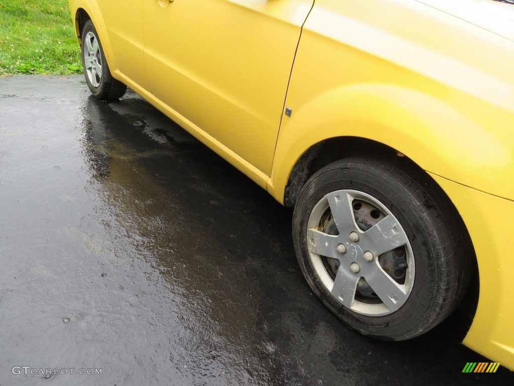 2009 Aveo LT Sedan - Summer Yellow / Charcoal photo #3
