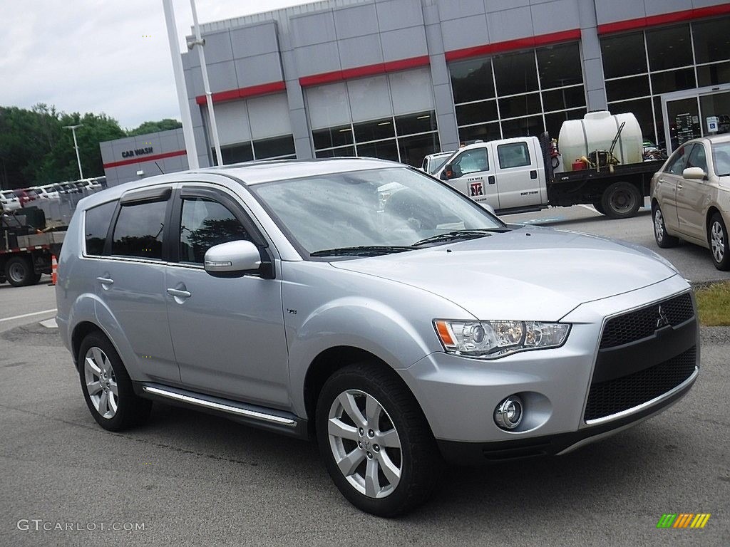 Cool Silver Metallic Mitsubishi Outlander