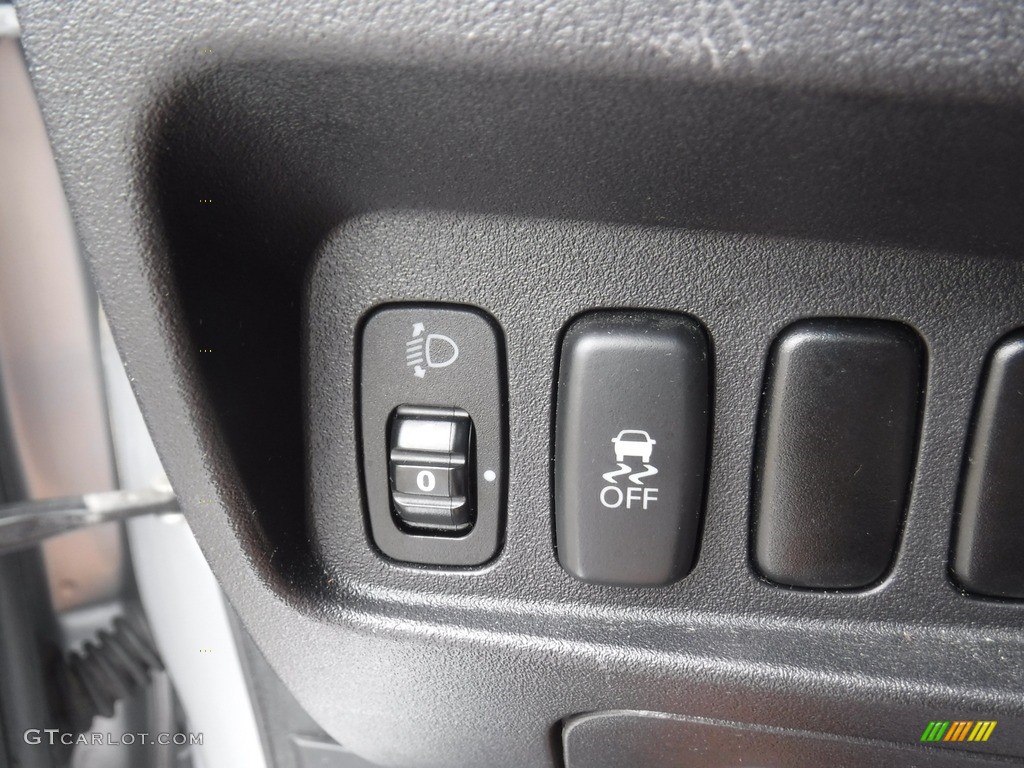 2012 Outlander GT S AWD - Cool Silver Metallic / Black photo #23