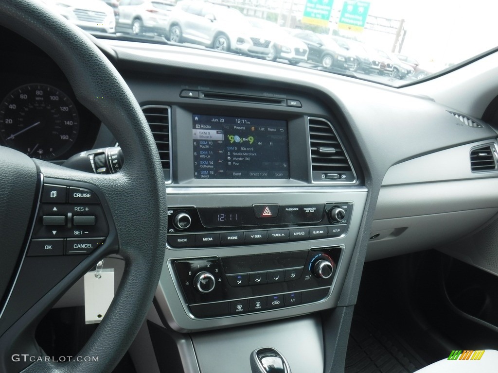 2017 Sonata SE - Quartz White Pearl / Gray photo #16