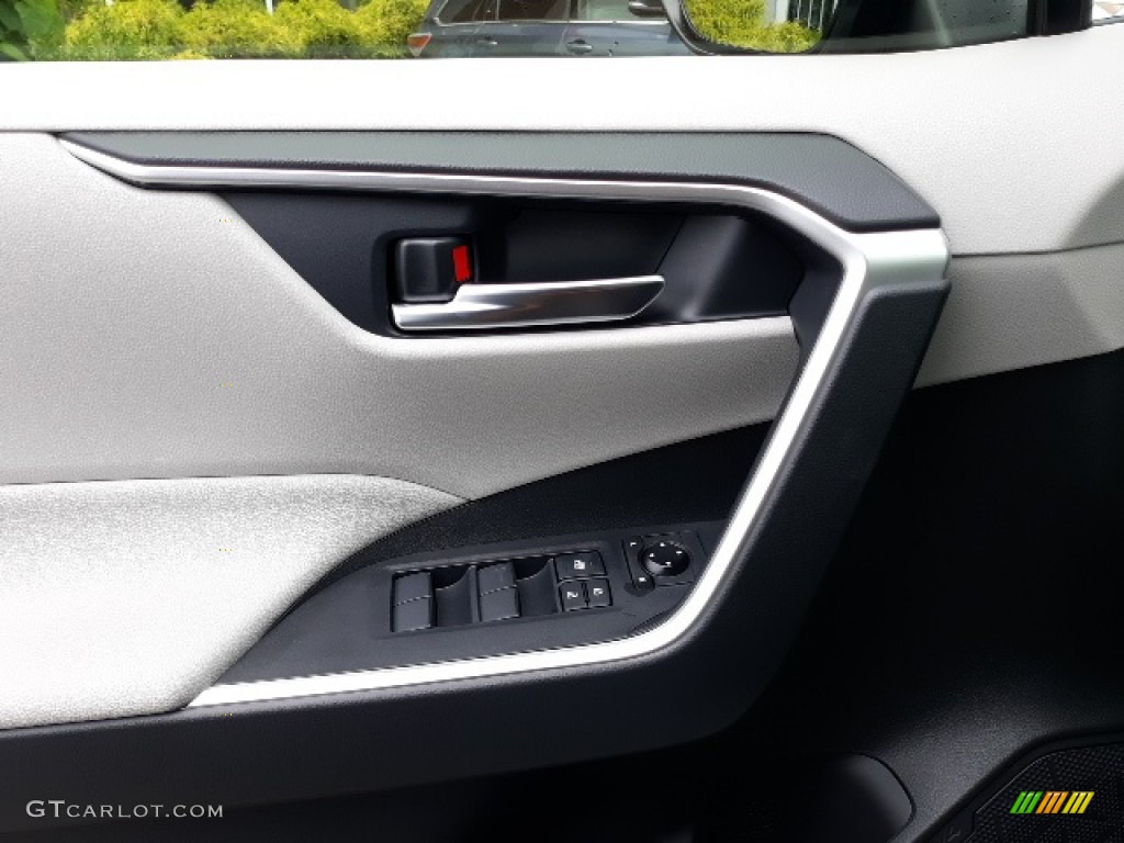 2020 Toyota RAV4 XLE AWD Hybrid Light Gray Door Panel Photo #138429161