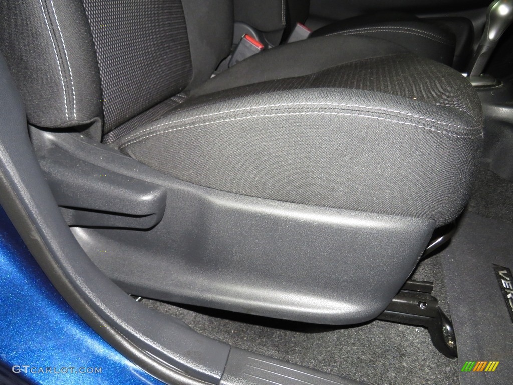 2019 Versa SV - Deep Blue Pearl / Charcoal photo #25