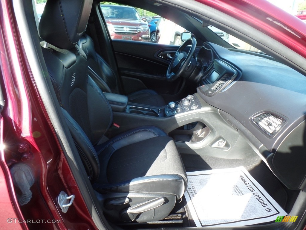 2015 200 S - Velvet Red Pearl / Black photo #31