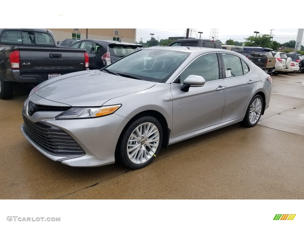 2020 Celestial Silver Metallic Toyota Camry Hybrid XLE 138431061 Photo