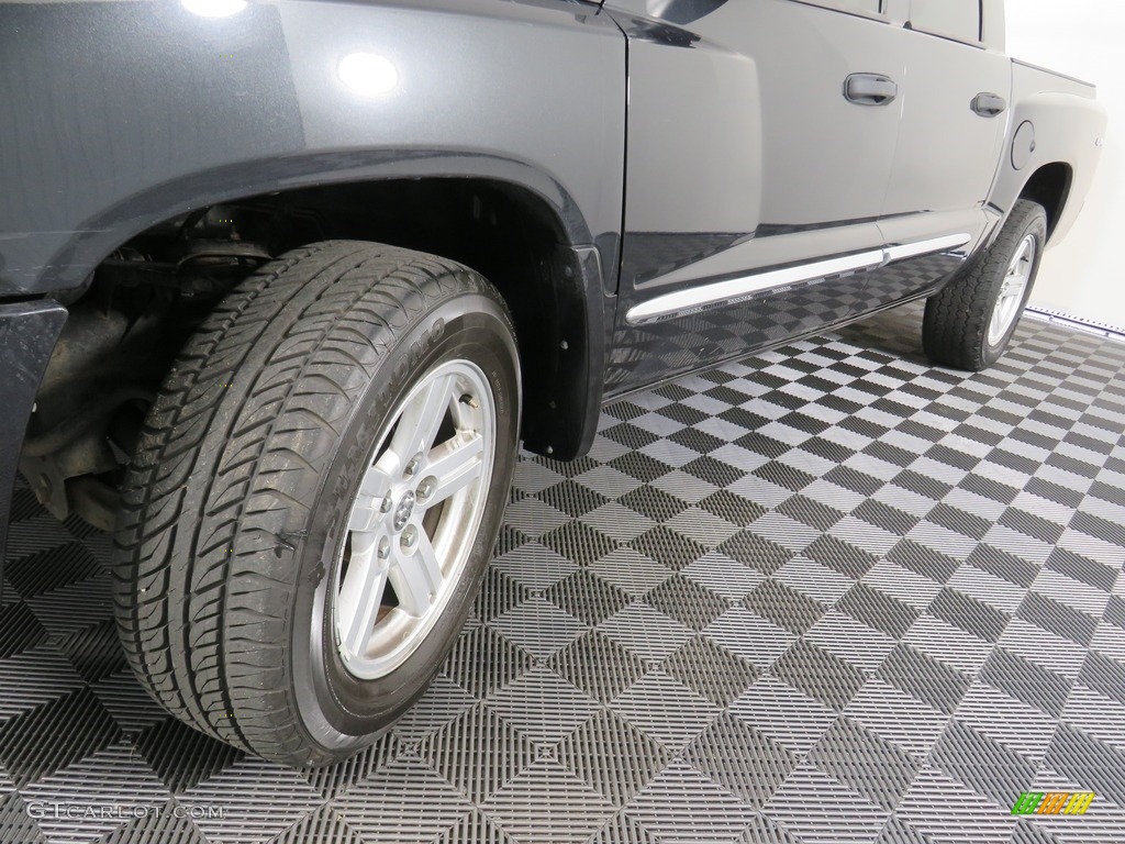 2011 Dakota Laramie Crew Cab 4x4 - Brilliant Black Crystal Pearl / Dark Slate Gray/Medium Slate Gray photo #7