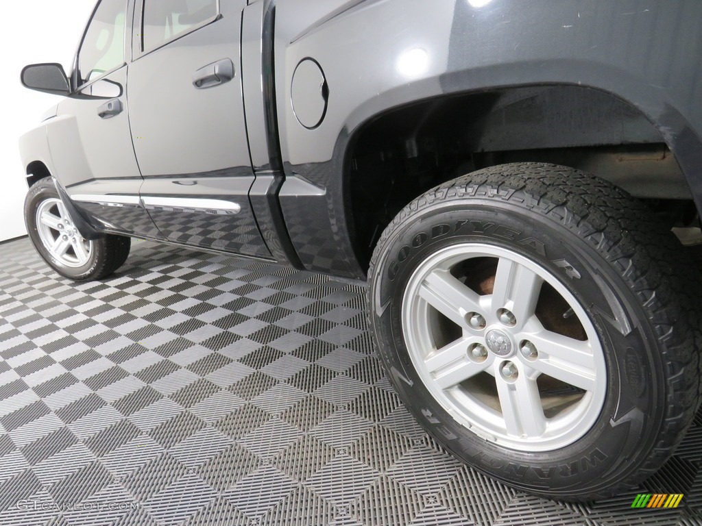 2011 Dakota Laramie Crew Cab 4x4 - Brilliant Black Crystal Pearl / Dark Slate Gray/Medium Slate Gray photo #8