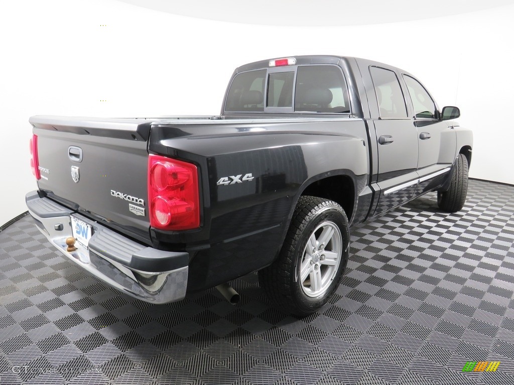 2011 Dakota Laramie Crew Cab 4x4 - Brilliant Black Crystal Pearl / Dark Slate Gray/Medium Slate Gray photo #13