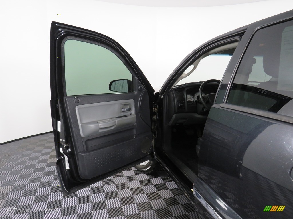 2011 Dakota Laramie Crew Cab 4x4 - Brilliant Black Crystal Pearl / Dark Slate Gray/Medium Slate Gray photo #25