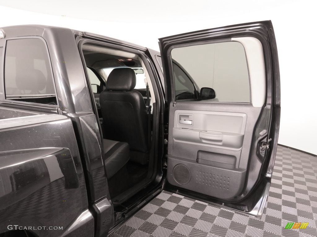 2011 Dakota Laramie Crew Cab 4x4 - Brilliant Black Crystal Pearl / Dark Slate Gray/Medium Slate Gray photo #31