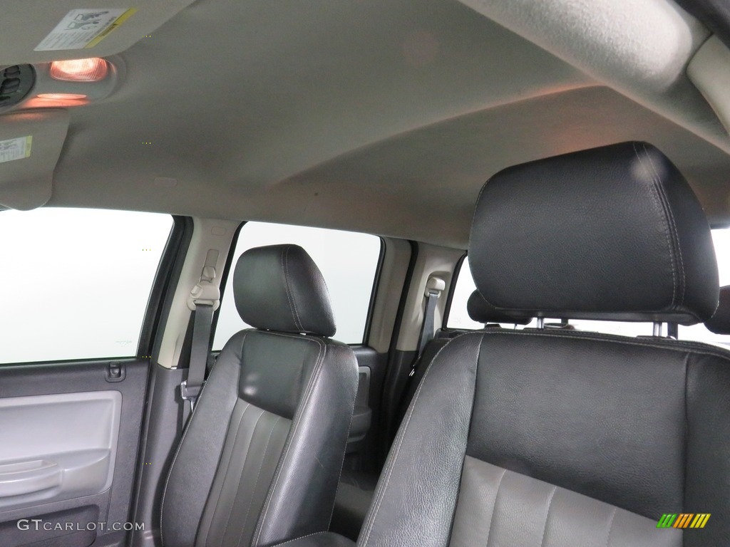 2011 Dakota Laramie Crew Cab 4x4 - Brilliant Black Crystal Pearl / Dark Slate Gray/Medium Slate Gray photo #36