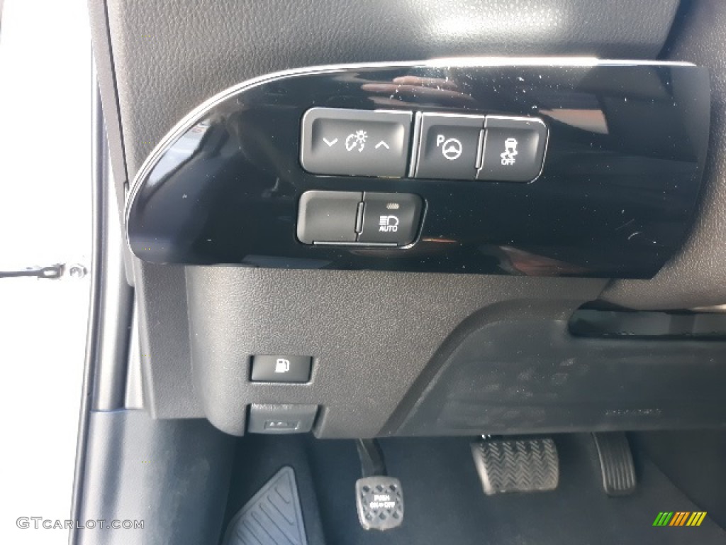 2020 Prius XLE AWD-e - Classic Silver Metallic / Black photo #11