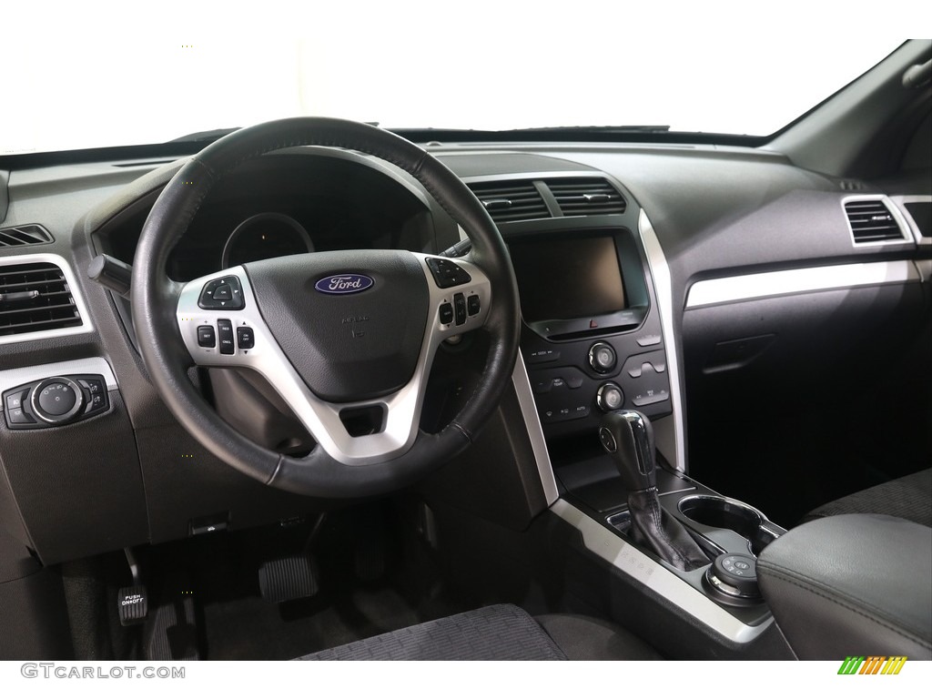2015 Explorer XLT 4WD - Dark Side / Charcoal Black photo #7