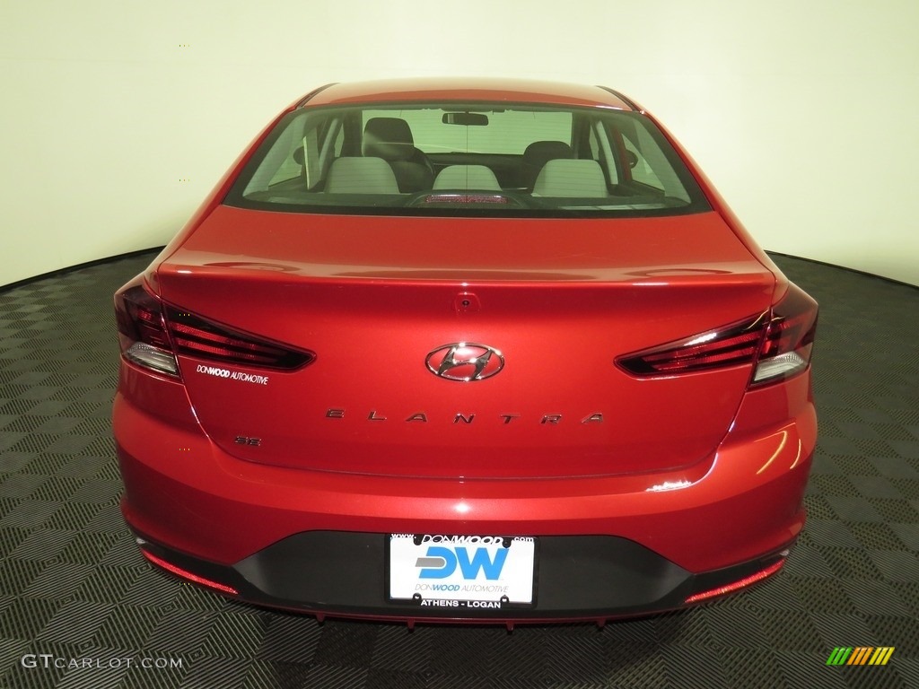 2019 Elantra SE - Scarlet Red / Gray photo #11
