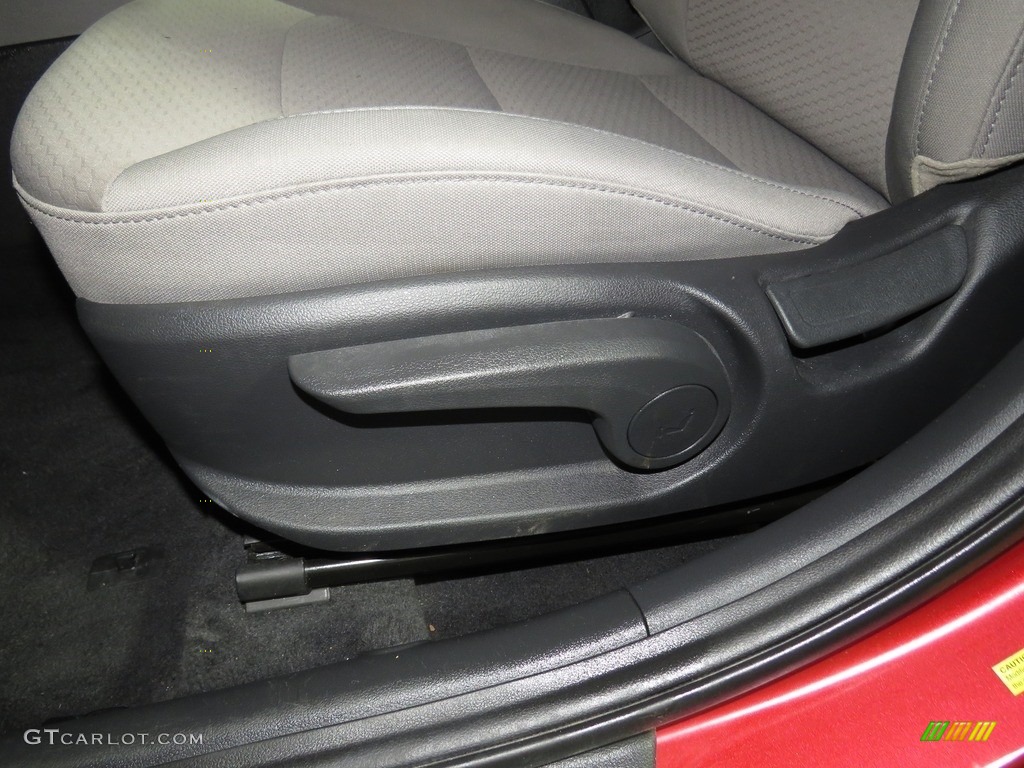 2019 Elantra SE - Scarlet Red / Gray photo #17