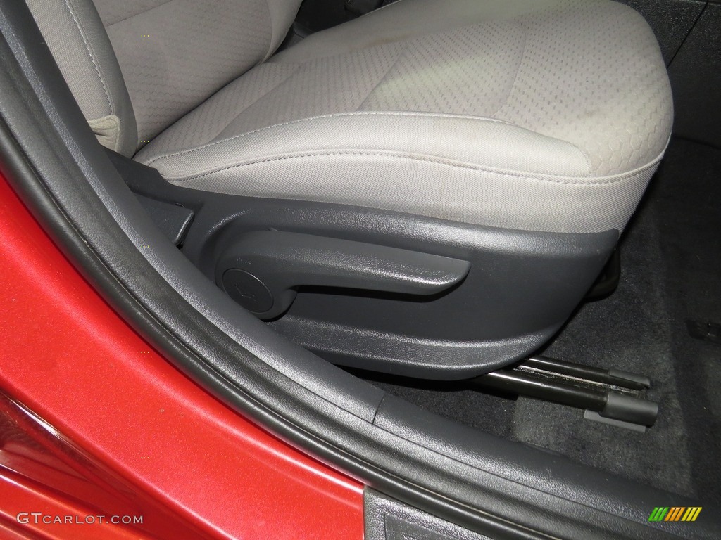 2019 Elantra SE - Scarlet Red / Gray photo #25