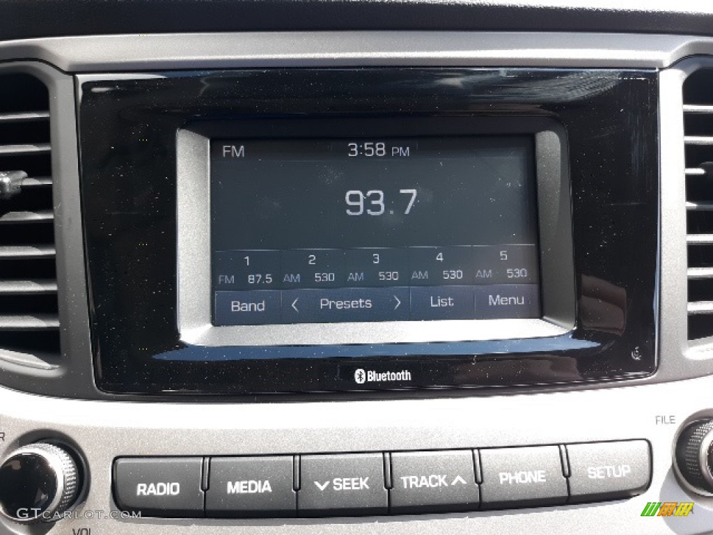2020 Hyundai Accent SE Controls Photo #138454583