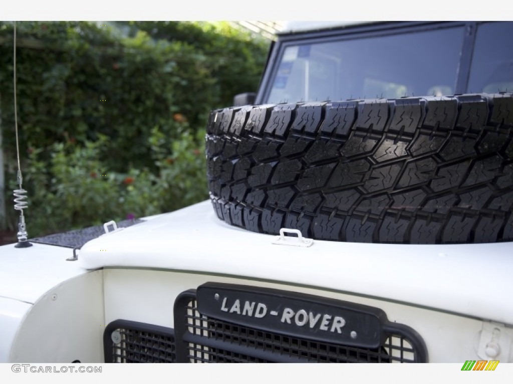 1981 Land Rover Series III 2 Door Marks and Logos Photos