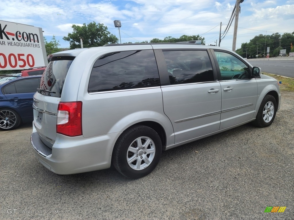 2011 Town & Country Touring - Bright Silver Metallic / Black/Light Graystone photo #3