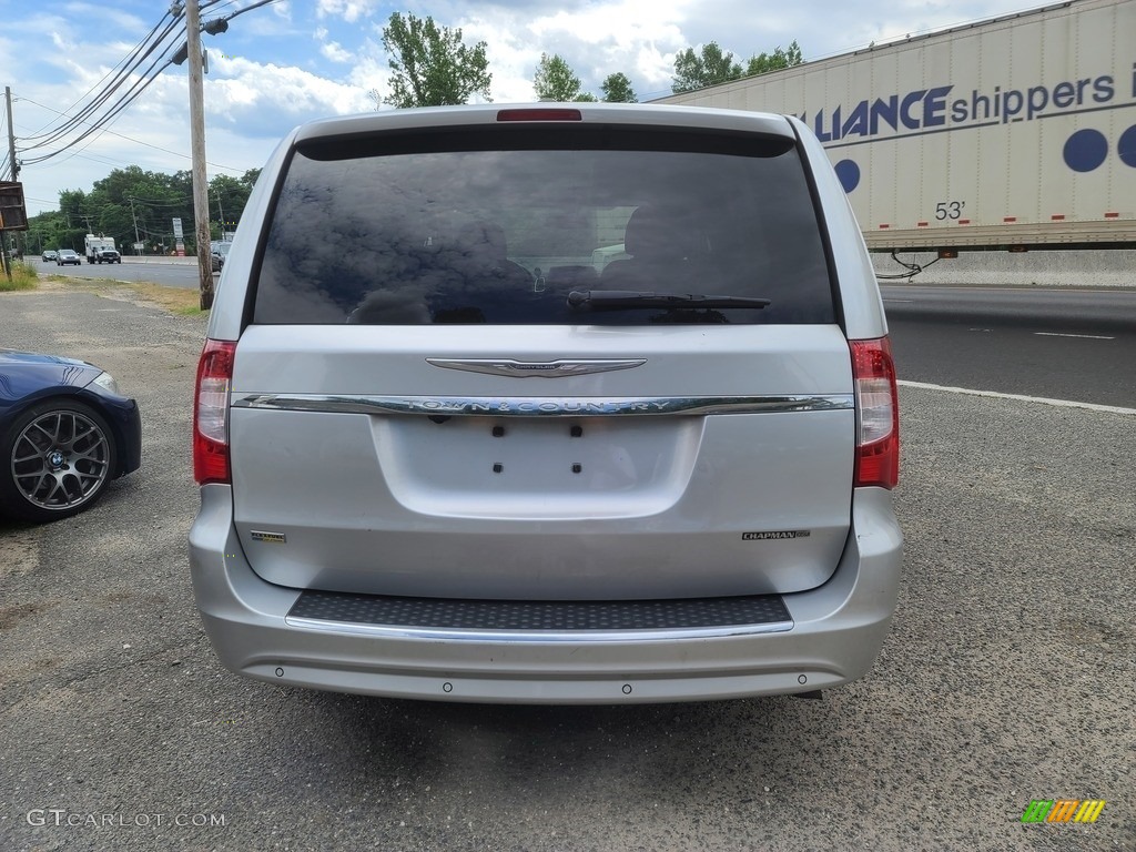 2011 Town & Country Touring - Bright Silver Metallic / Black/Light Graystone photo #4