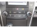 Super White - Camry SE Photo No. 17