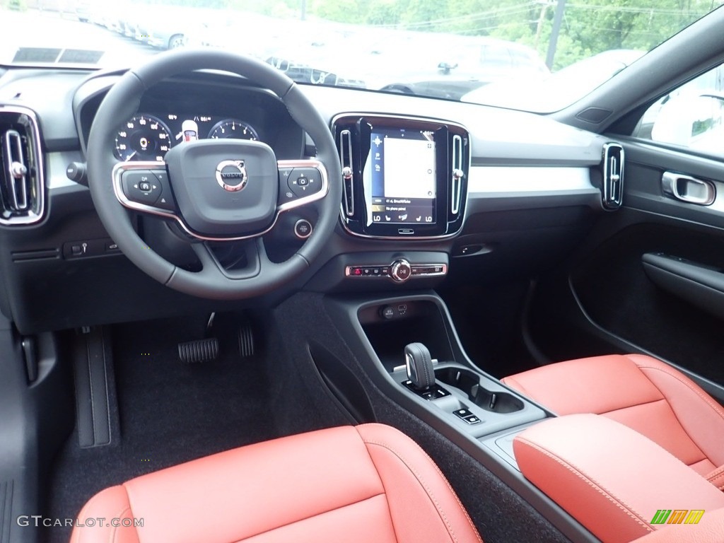 2020 XC40 T5 Momentum AWD - Ice White / Oxide Red/Charcoal photo #10