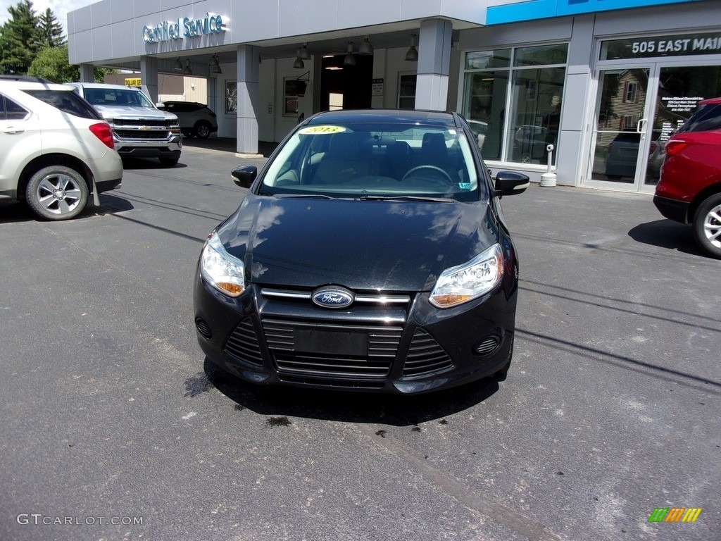 2013 Focus SE Sedan - Tuxedo Black / Charcoal Black photo #2