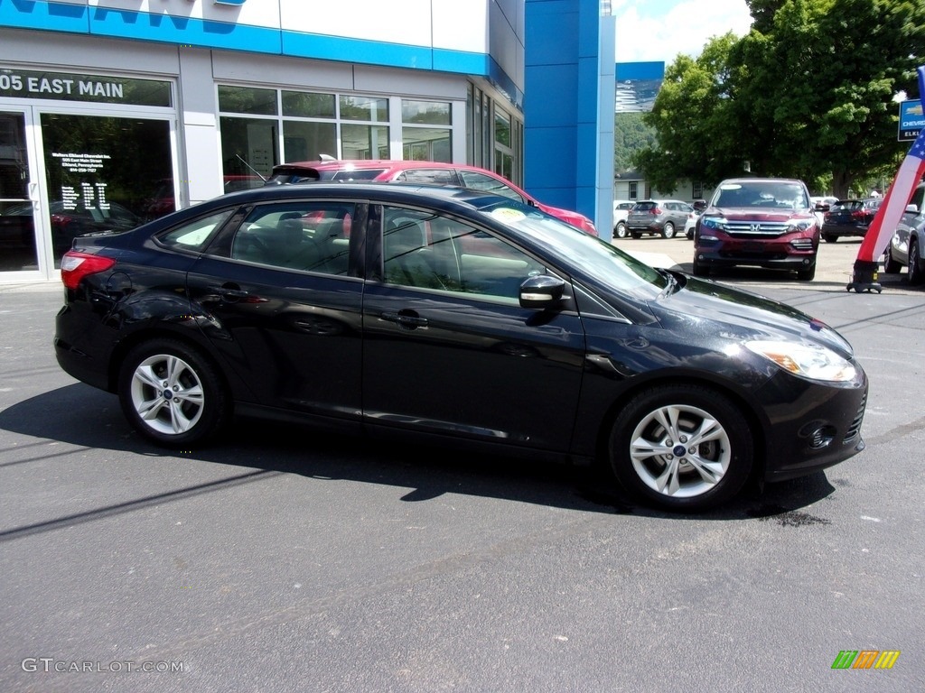 2013 Focus SE Sedan - Tuxedo Black / Charcoal Black photo #3