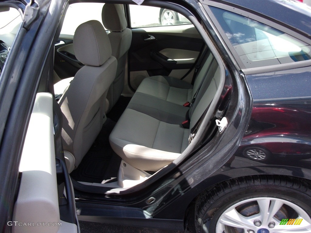 2013 Focus SE Sedan - Tuxedo Black / Charcoal Black photo #6